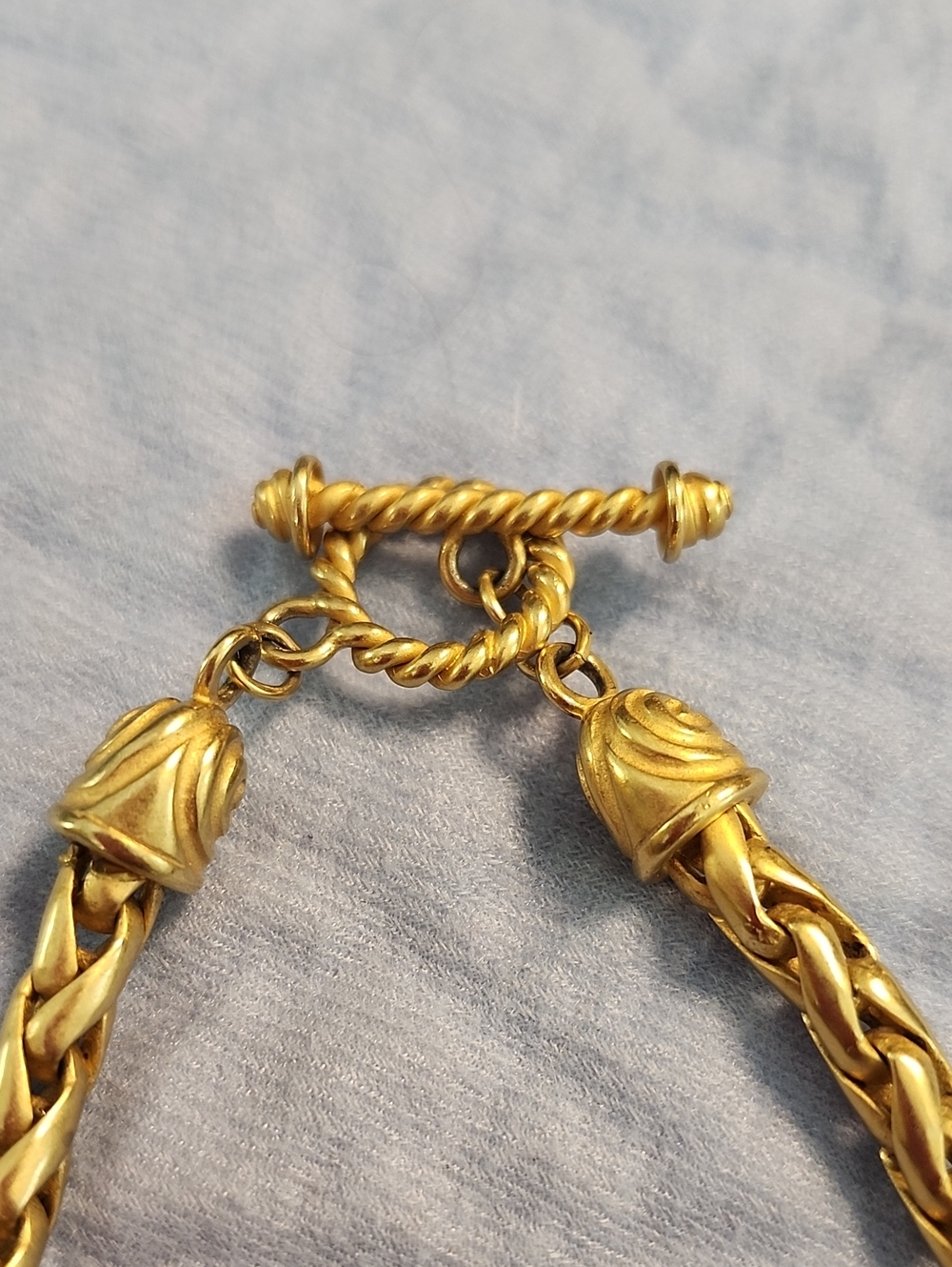 Vintage Amber Glass Roman Coin Pendant On Heavy Braided Gold Tone Chain - Picture 3 of 7